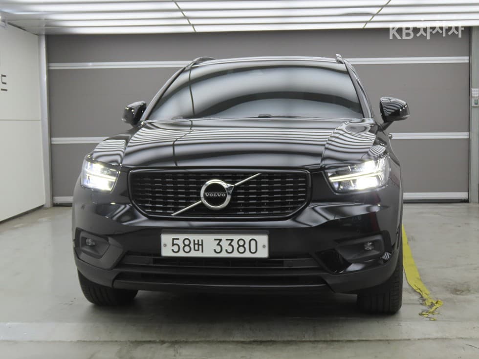 Volvo XC40T4 AWD R-Design - 2