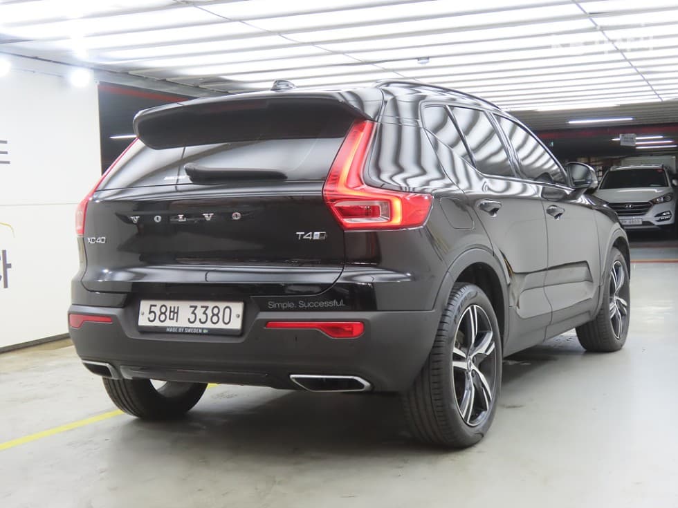 Volvo XC40T4 AWD R-Design - 4