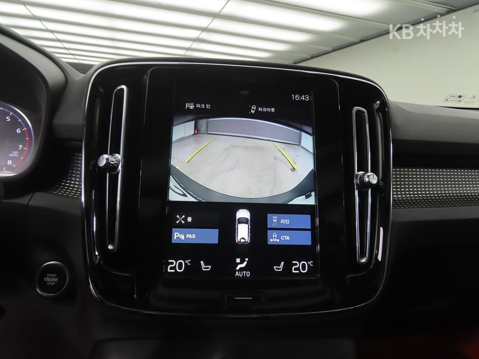 Volvo XC40T4 AWD R-Design - 14