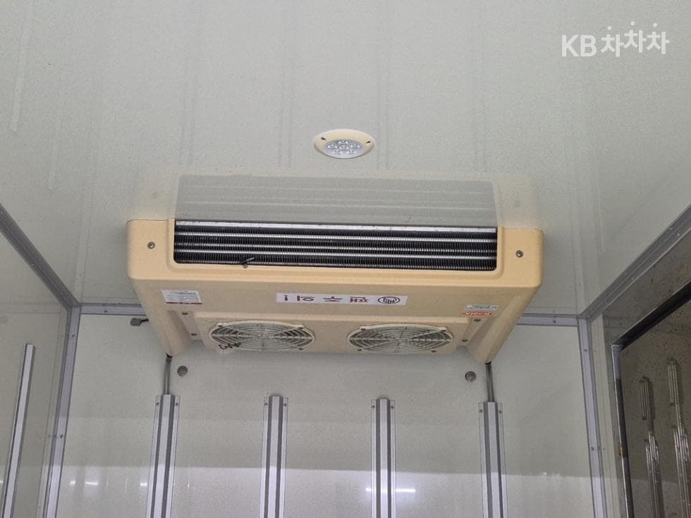 Киа The New (фейслифт) Бонго 3 (лек)LPG 냉동Товарна надстройка차 1 тон Стандартен Королевска кабина Удължено междуосие GL - 15