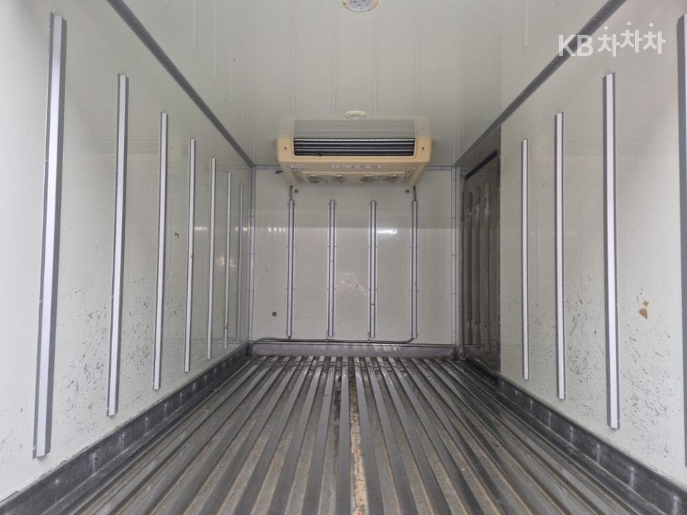 Киа The New (фейслифт) Бонго 3 (лек)LPG 냉동Товарна надстройка차 1 тон Стандартен Королевска кабина Удължено междуосие GL - 16