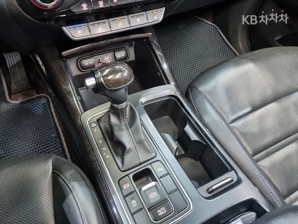 Киа All NewSorentoДизел 2.0 2WD Noblesse Специал (специален признак/издание) - 11