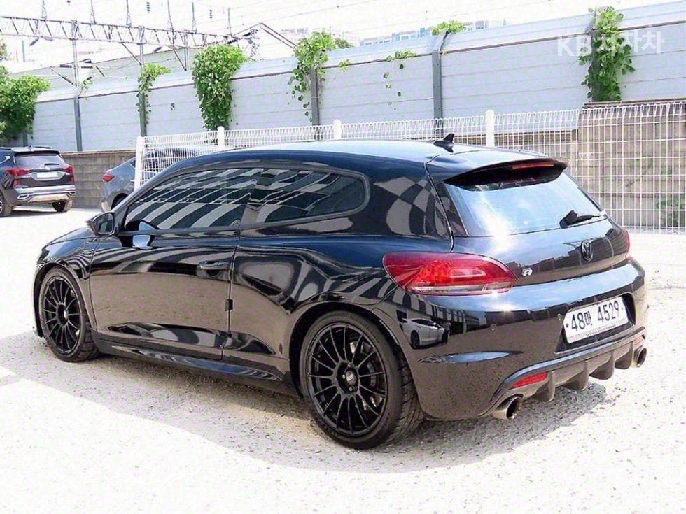 Volkswagen Scirocco2.0 TSi R - 3