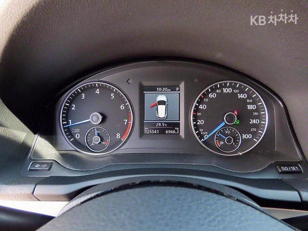 Volkswagen Scirocco2.0 TSi R - 9