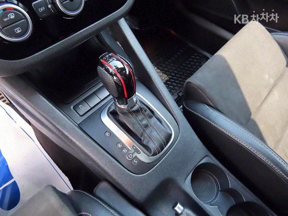 Volkswagen Scirocco2.0 TSi R - 10