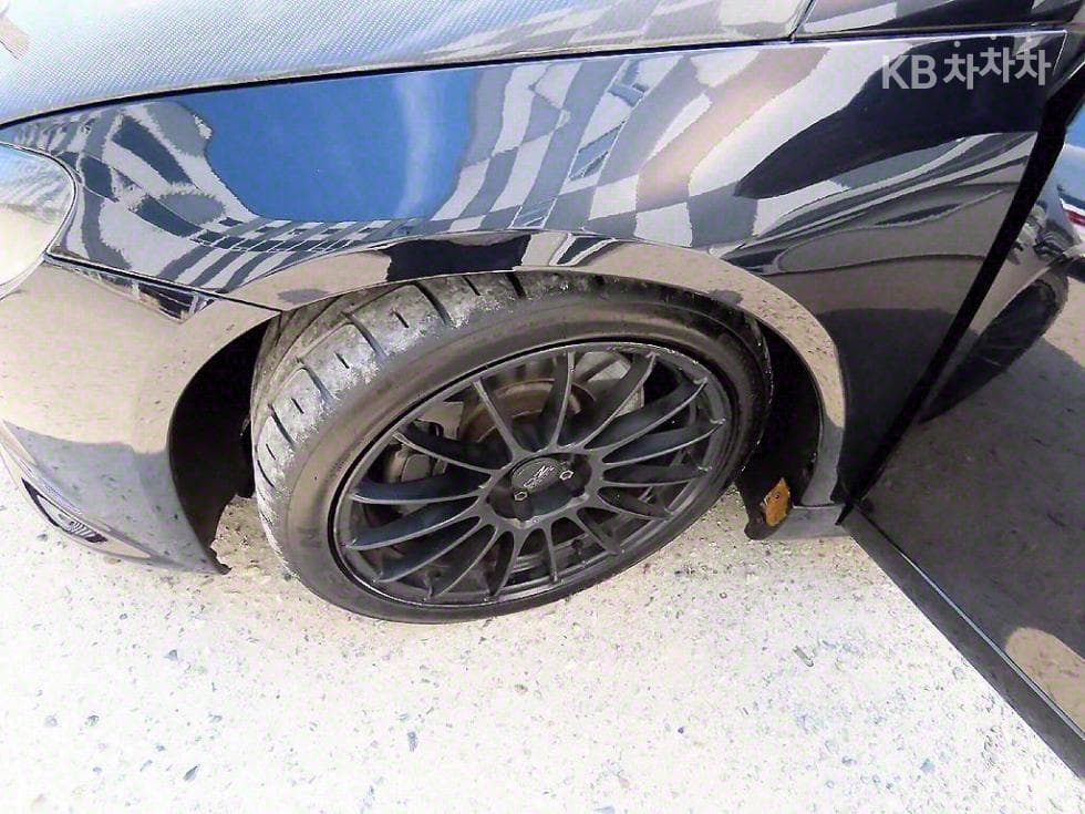 Volkswagen Scirocco2.0 TSi R - 18