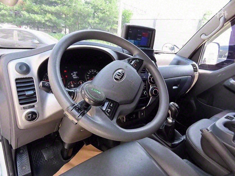 Киа Бонго 3 (лек)1 тон Удължено междуосие Королевска кабина CRDi DLX - 8