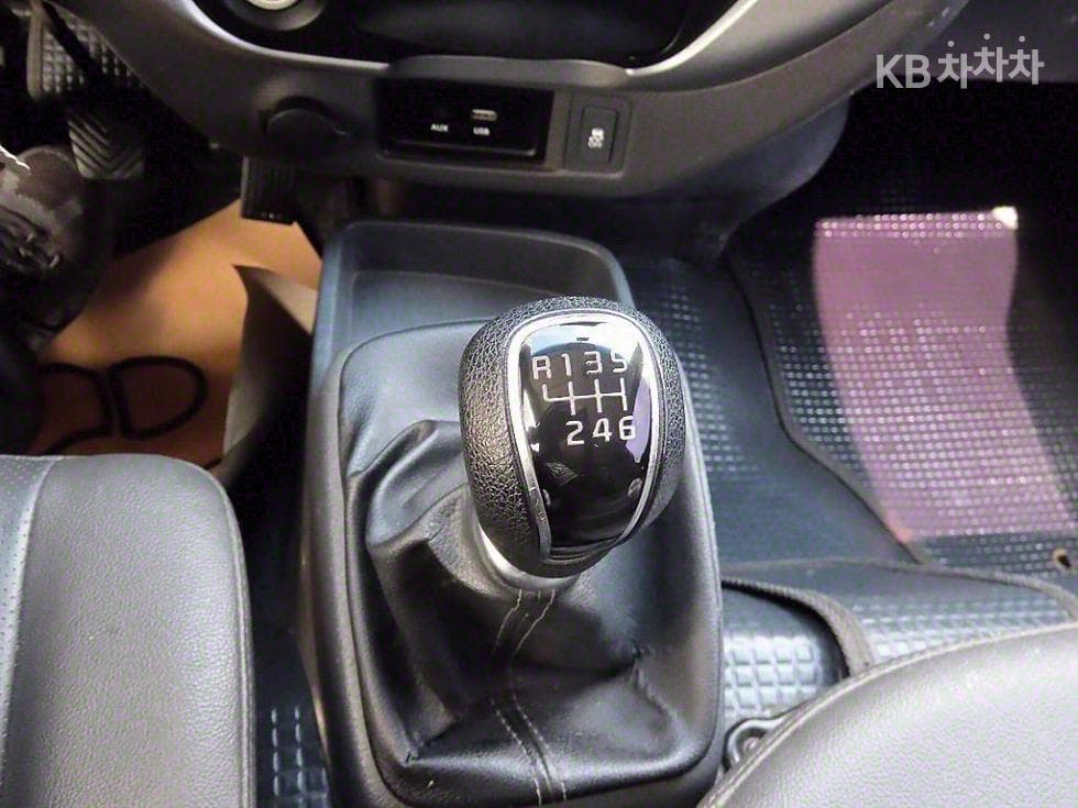 Киа Бонго 3 (лек)1 тон Удължено междуосие Королевска кабина CRDi DLX - 11