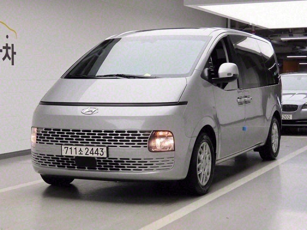 Hyundai Staria 3.5 LPG Tourer 11 Hyundai - Image 1