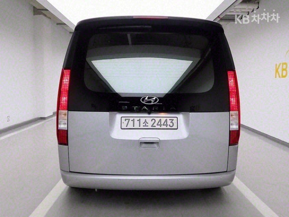 Hyundai Staria 3.5 LPG Tourer 11 Hyundai - Image 3