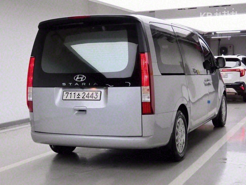 Hyundai Staria 3.5 LPG Tourer 11 Hyundai - Image 4