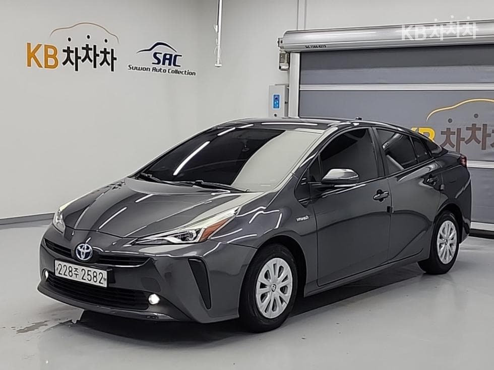 Toyota Prius 4-то поколение 1.8 Стандартен - Image 1