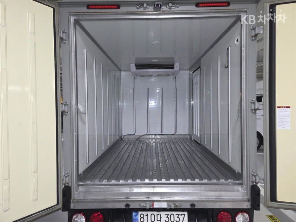 Kia The New (facelift) Bongo 3 (light truck)냉동Top (Cargo)차 1 Ton Plus형 King Cab Extra Long L - 9