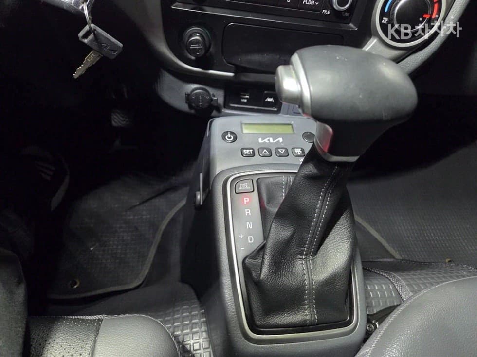 Kia The New (facelift) Bongo 3 (light truck)냉동Top (Cargo)차 1 Ton Plus형 King Cab Extra Long L - 18