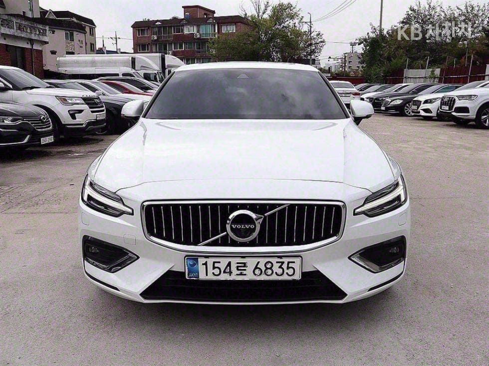 Volvo S60 3-토 поколение 2.0 B5 Inscription - Image 1