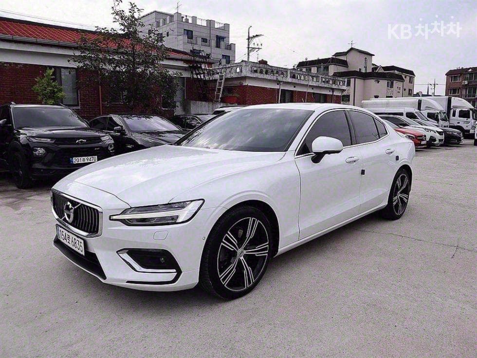 Volvo S60 3-토 поколение2.0 B5 Inscription - 2