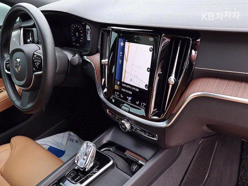 Volvo S60 3-토 поколение2.0 B5 Inscription - 11