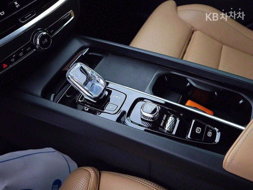 Volvo S60 3-토 поколение2.0 B5 Inscription - 12