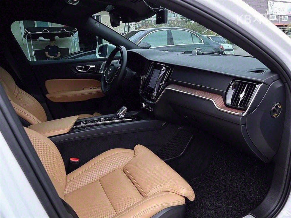 Volvo S60 3-토 поколение2.0 B5 Inscription - 13