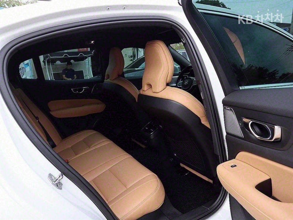 Volvo S60 3-토 поколение2.0 B5 Inscription - 14