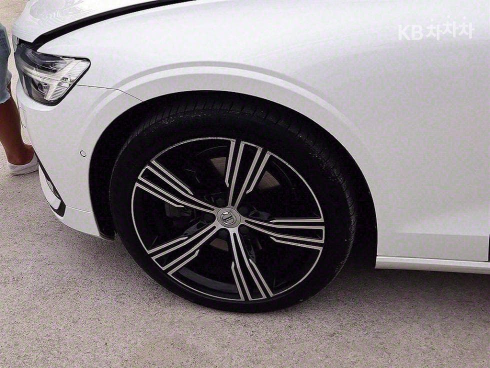 Volvo S60 3-토 поколение2.0 B5 Inscription - 18