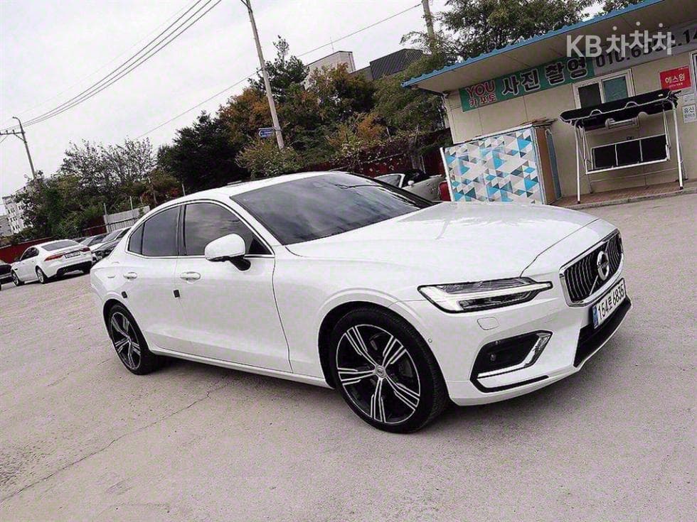 Volvo S60 3-토 поколение2.0 B5 Inscription - 20