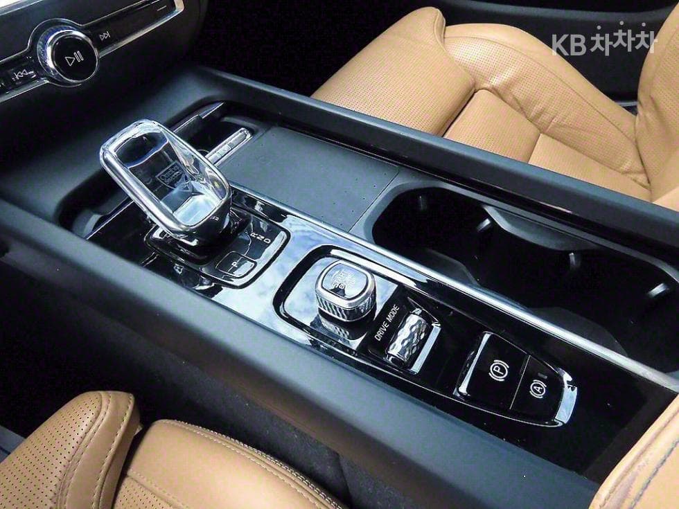 Volvo S60 3-토 поколение2.0 B5 Inscription - 11