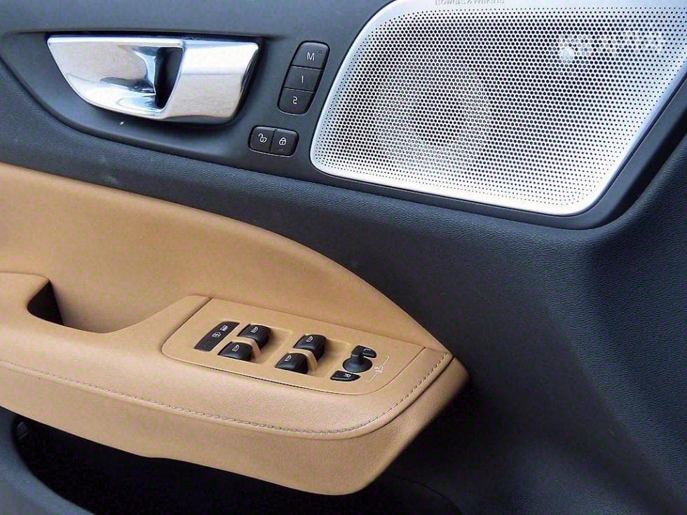 Volvo S60 3-토 поколение2.0 B5 Inscription - 12