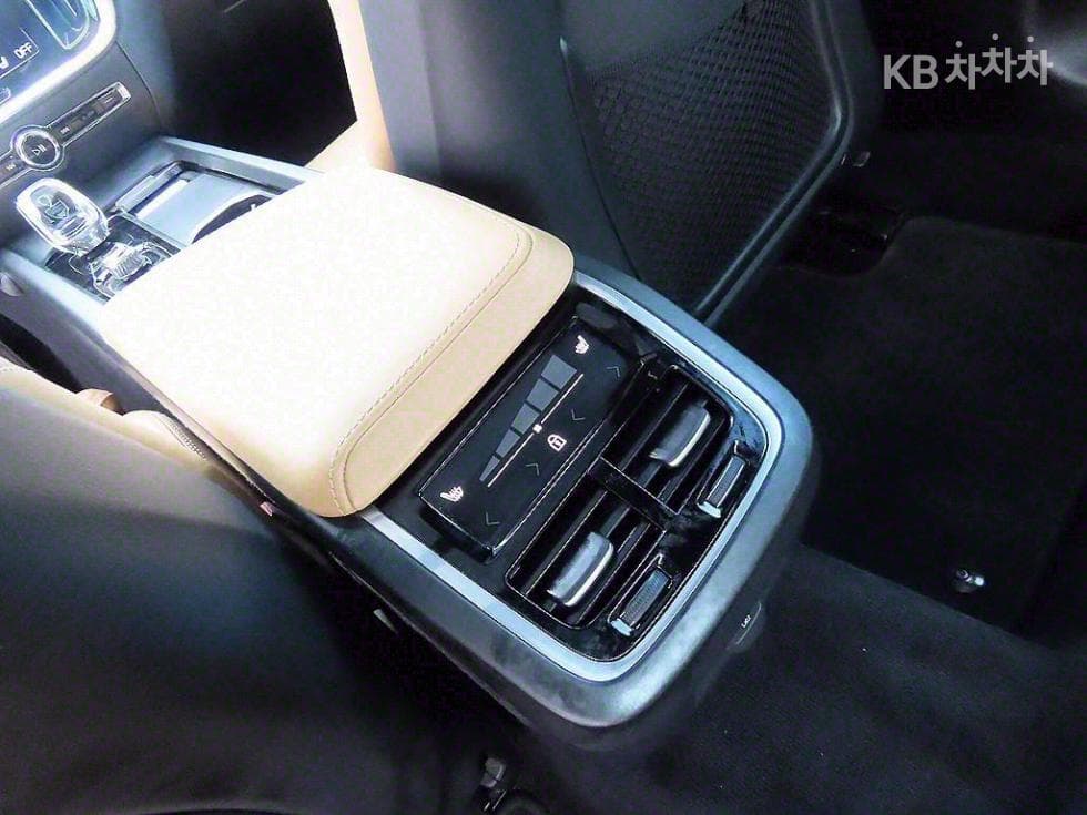 Volvo S60 3-토 поколение2.0 B5 Inscription - 17