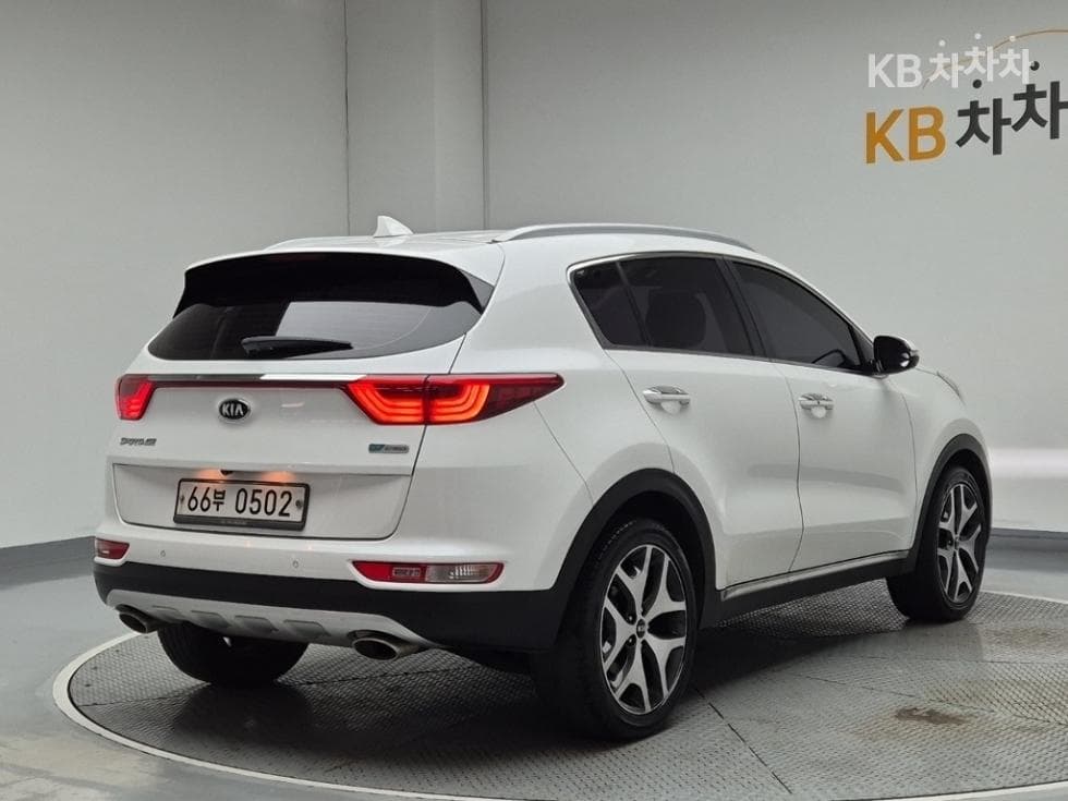 Kia Sportage 4th Generation Diesel 2.0 2WD Noblesse - Image 3