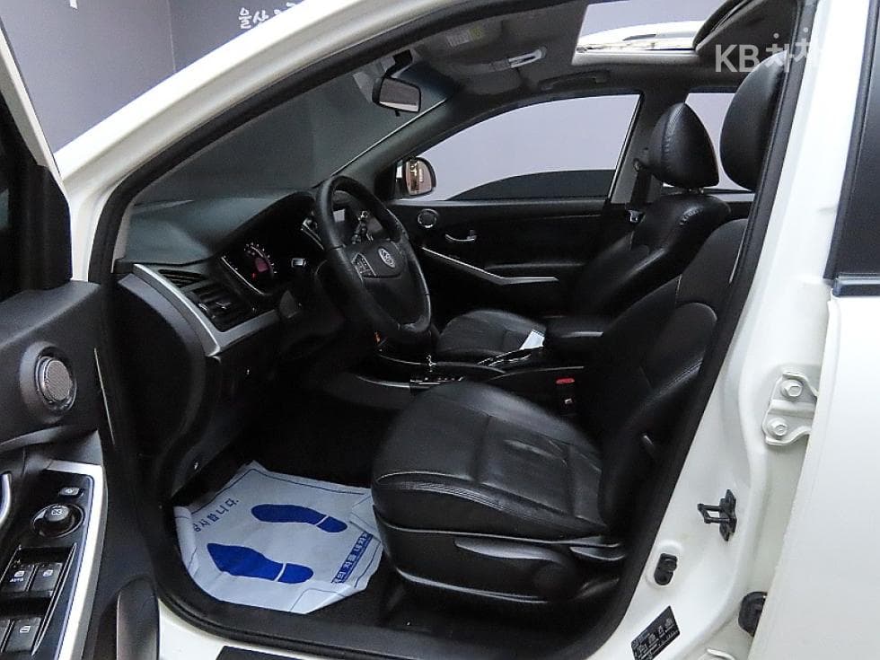 KG Mobility New코란도 C2.0 CVT 2WD High-end Type - 10