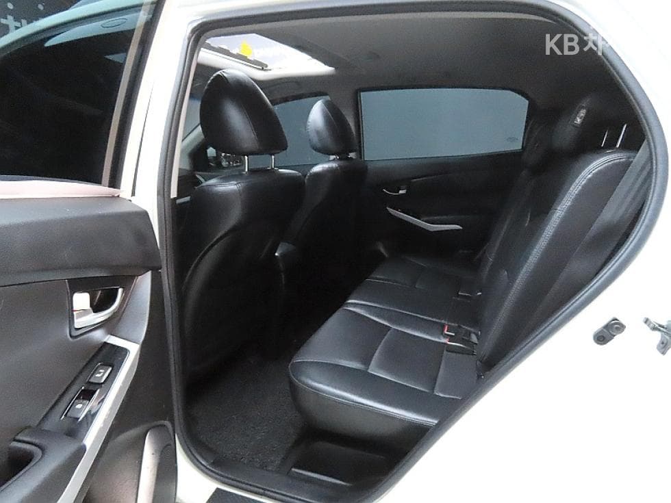 KG Mobility New코란도 C2.0 CVT 2WD High-end Type - 11