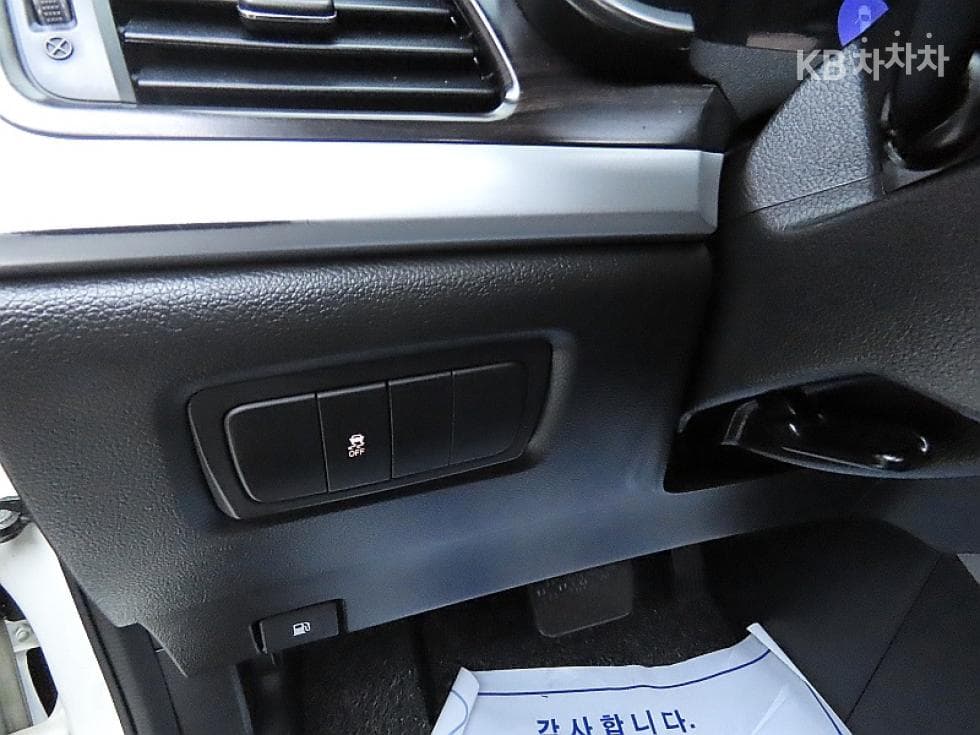 KG Mobility New코란도 C2.0 CVT 2WD High-end Type - 12