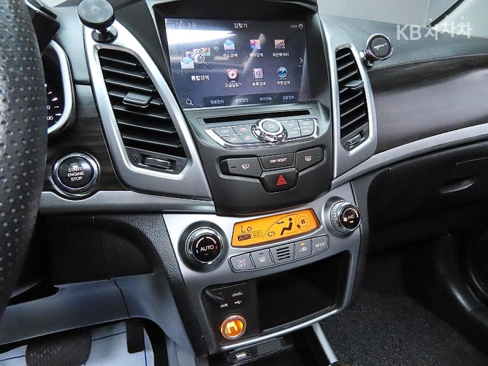 KG Mobility New코란도 C2.0 CVT 2WD High-end Type - 16
