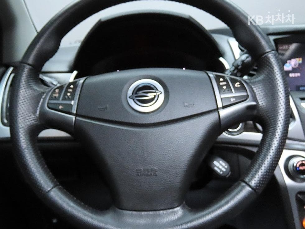 KG Mobility New코란도 C2.0 CVT 2WD High-end Type - 17