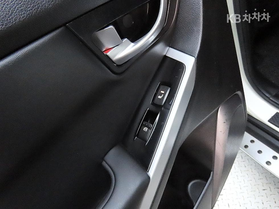 KG Mobility New코란도 C2.0 CVT 2WD High-end Type - 18
