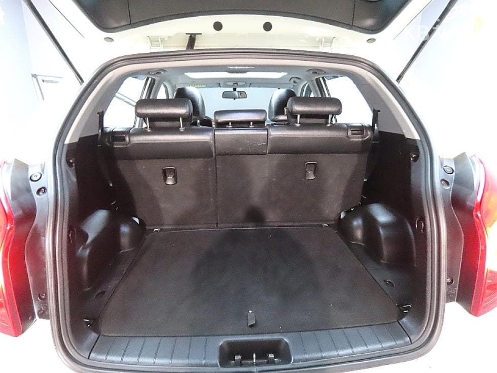 KG Mobility New코란도 C2.0 CVT 2WD High-end Type - 19
