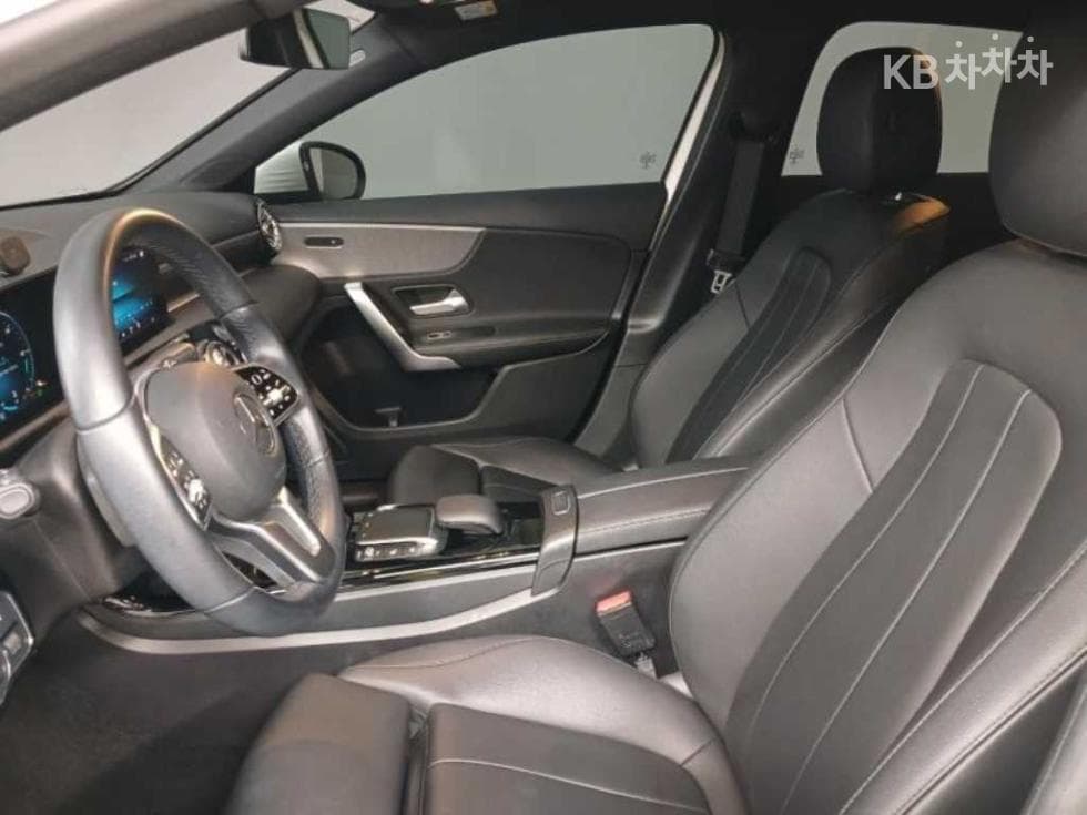 Mercedes-Benz A클래스(W177)A220 Sedan - - 7
