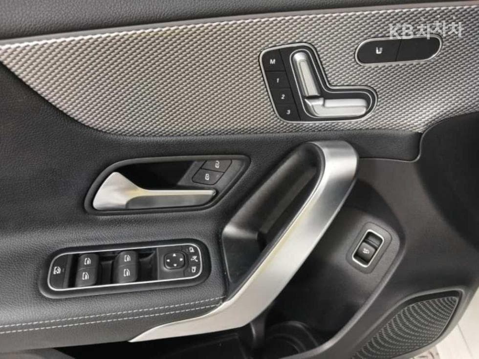 Mercedes-Benz A클래스(W177)A220 Sedan - - 9