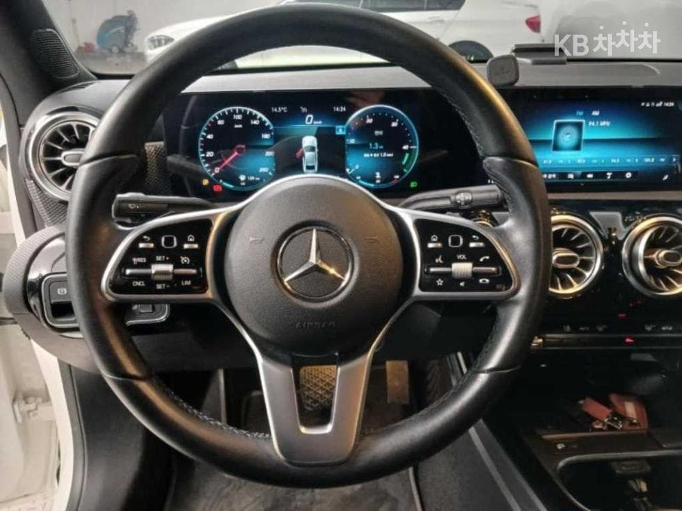 Mercedes-Benz A클래스(W177)A220 Sedan - - 11