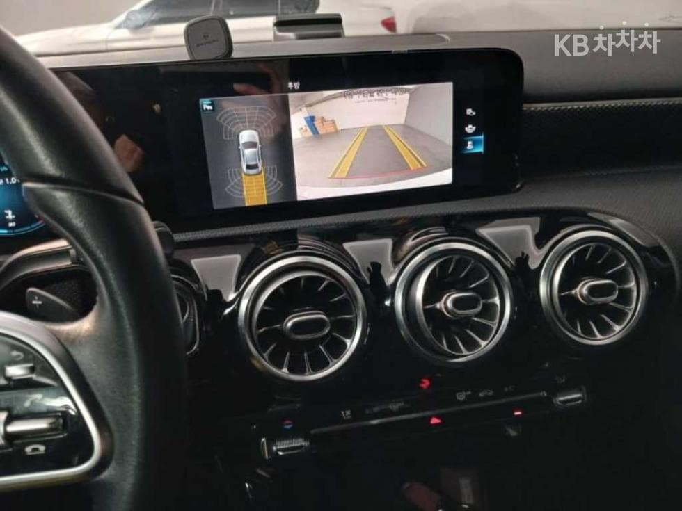 Mercedes-Benz A클래스(W177)A220 Sedan - - 14