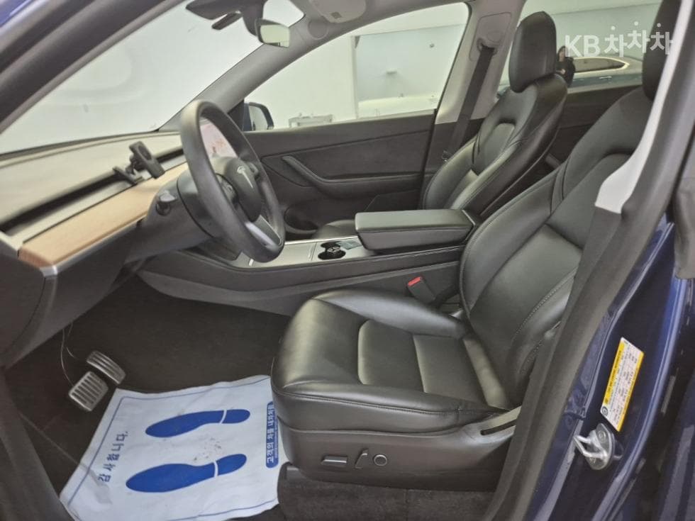 테슬라 Model YStandard Range - 11