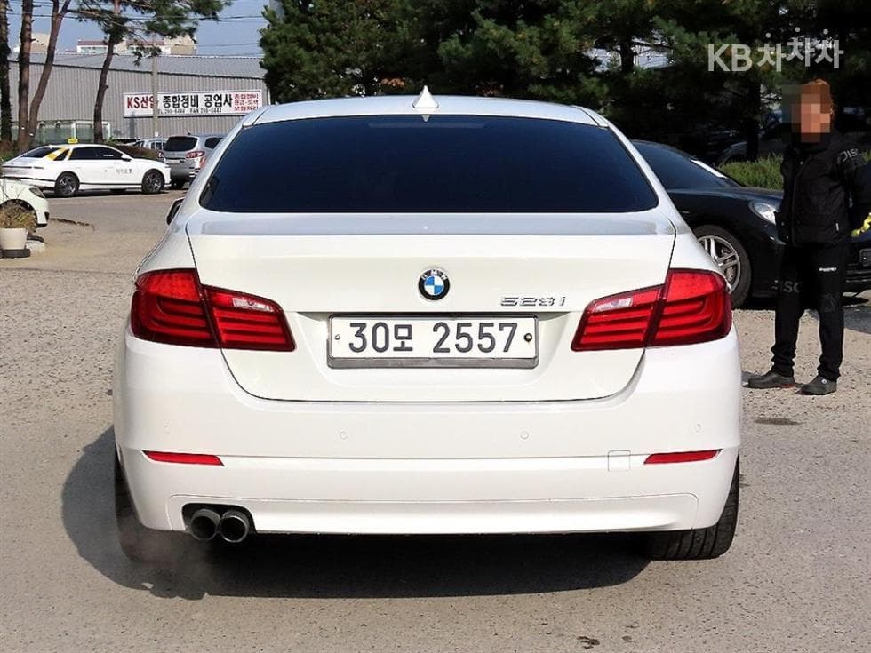 BMW New 5 Series 528i F10 (10-16 years) - Image 4