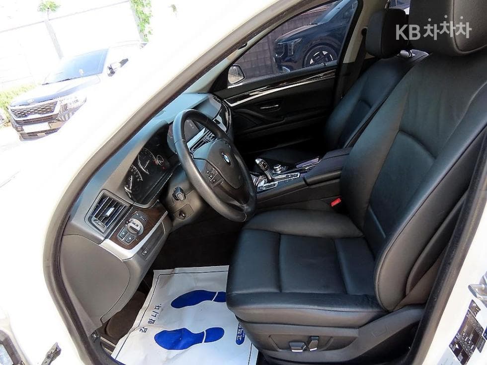 (30mo2557)BMW New 5 Series 528i F10 (10-16 years) - 5