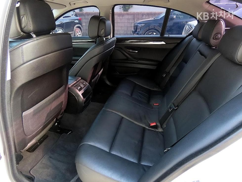 (30mo2557)BMW New 5 Series 528i F10 (10-16 years) - 6