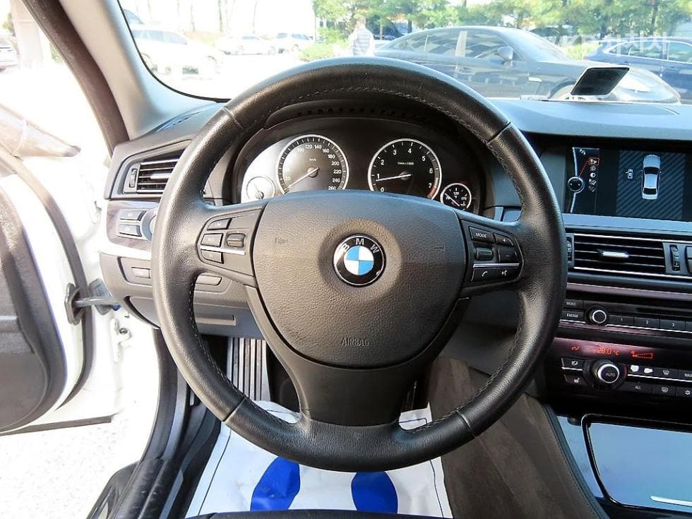 (30mo2557)BMW New 5 Series 528i F10 (10-16 years) - 8