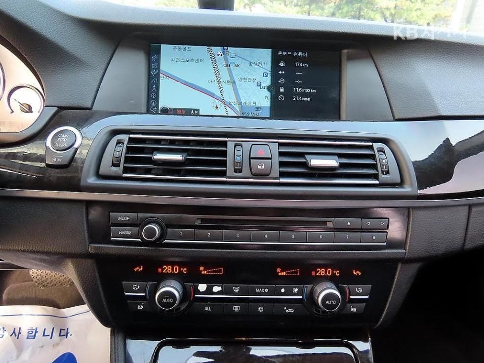 (30mo2557)BMW New 5 Series 528i F10 (10-16 years) - 15