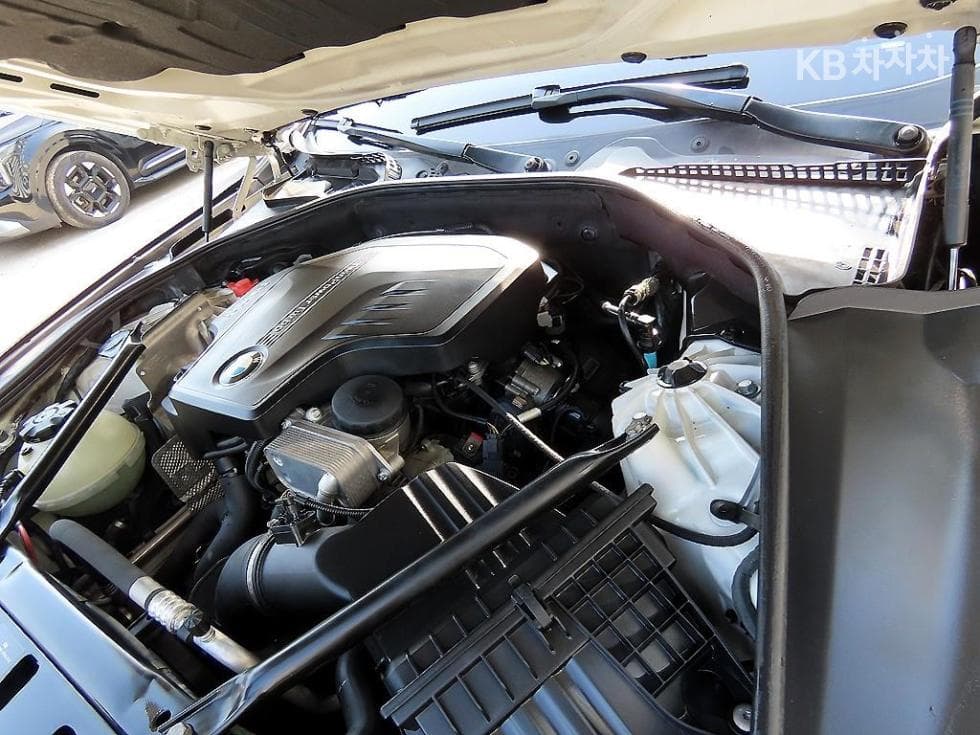 (30mo2557)BMW New 5 Series 528i F10 (10-16 years) - 19