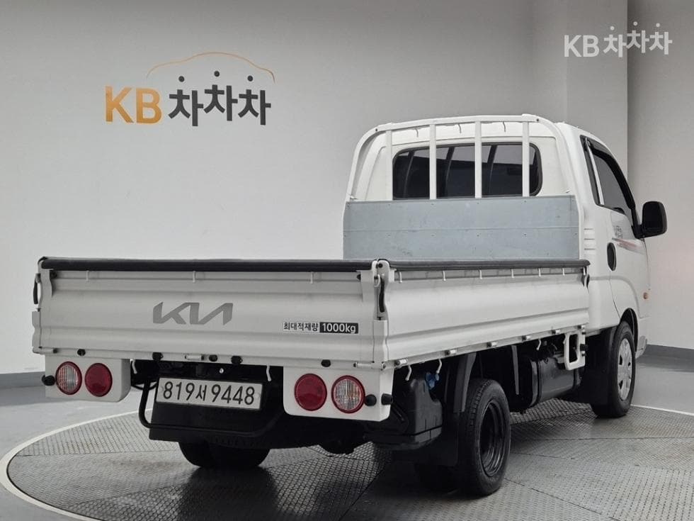 Киа The New (фейслифт) Бонго 3 (лек)1 тон Королевска кабина Удължено междуосие 2WD L Базов - 3