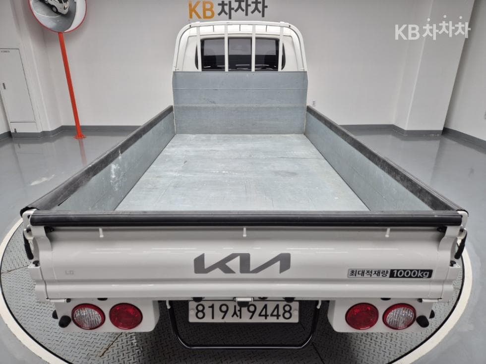 Киа The New (фейслифт) Бонго 3 (лек)1 тон Королевска кабина Удължено междуосие 2WD L Базов - 15